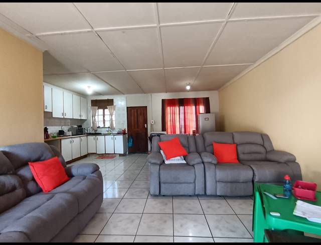 3 BEDROOM SIMPLEX FOR SALE IN GREENWOOD PARK